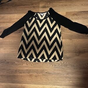 Charming Charlie Black & Gold Chevron Adjustable Sleeve Length Shirt Size Medium